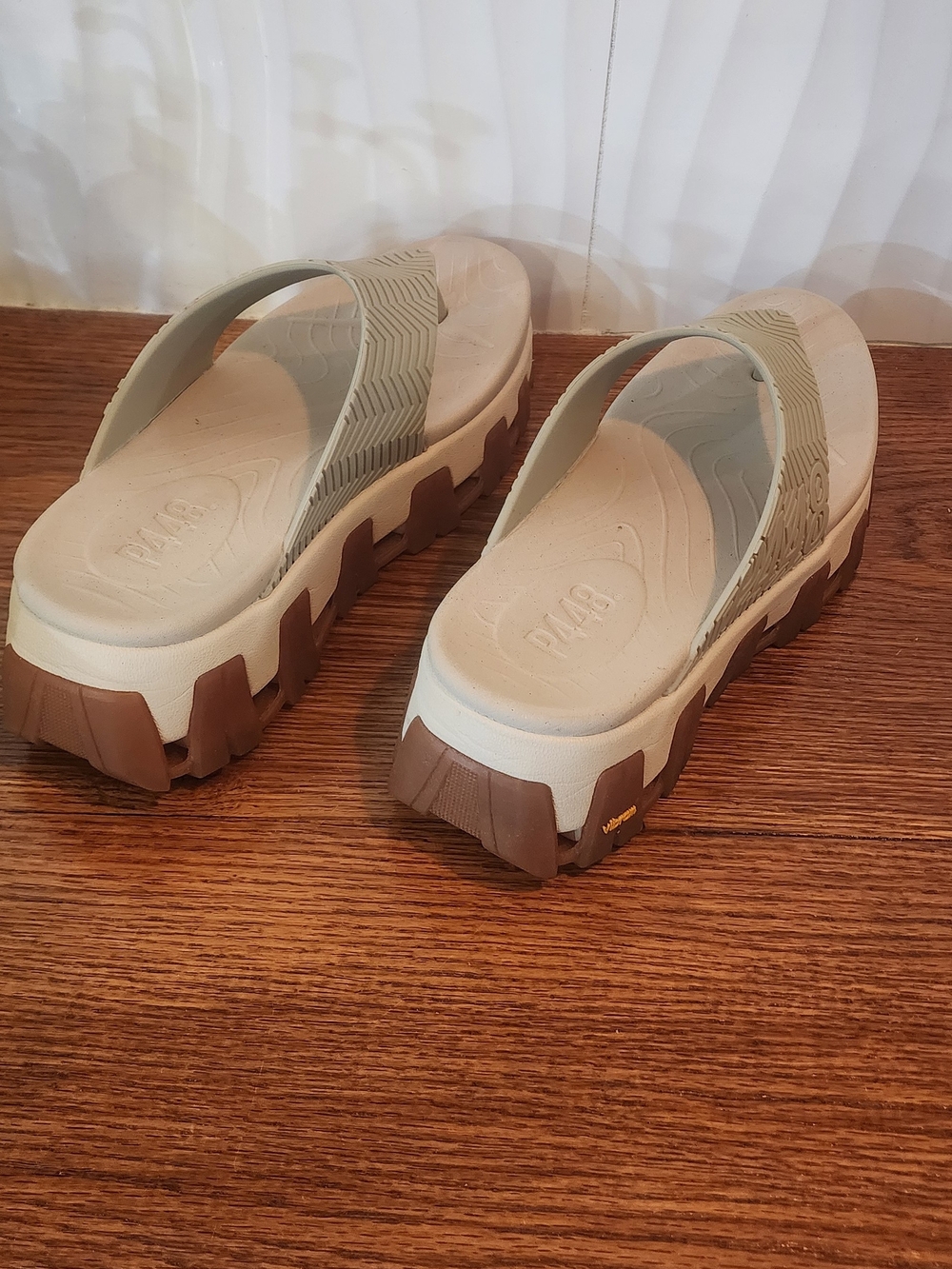 P448 x Vibram Bondi Platform Flip Flops - Picture 5 of 6